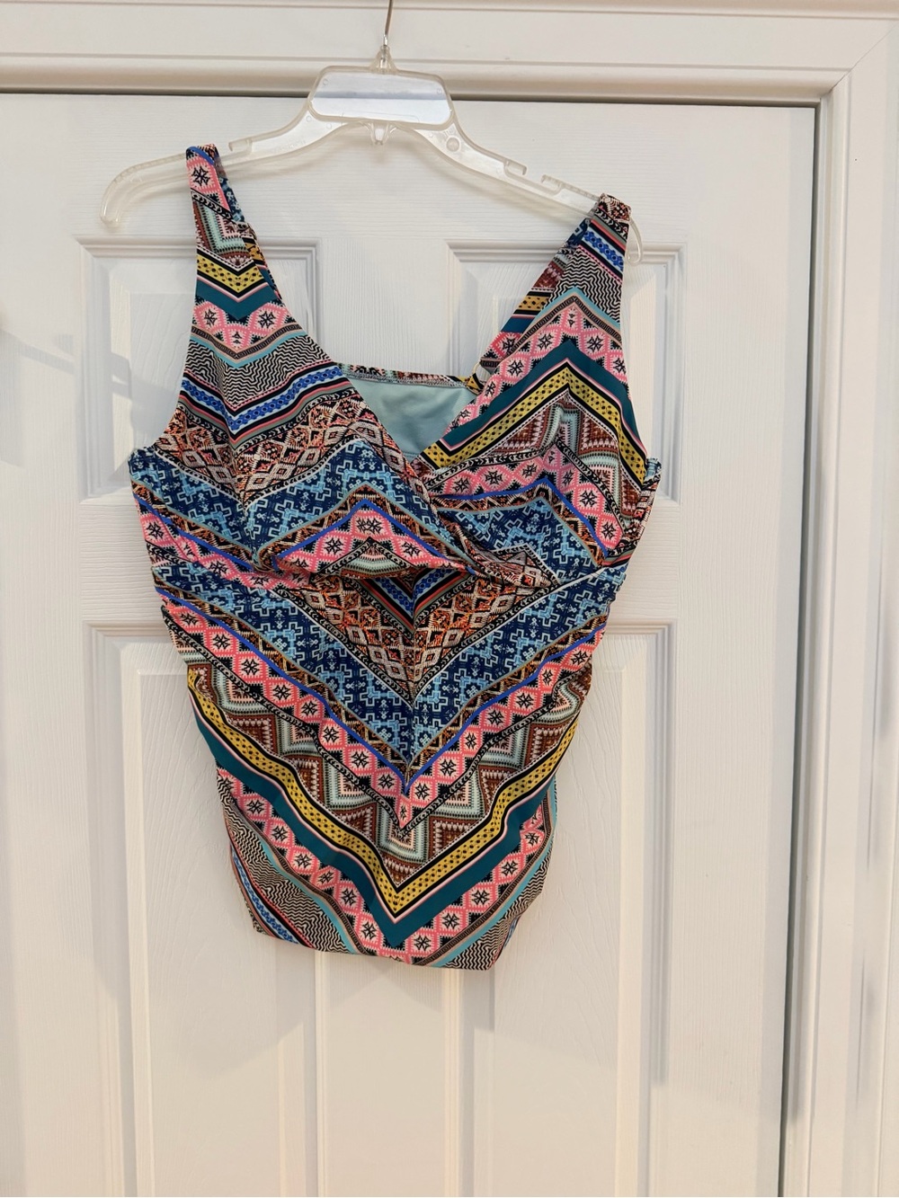 Ladies Size 1X "Time and Tru" Multicolor Printed Sleeveless V-Neck SWIM Tank Top